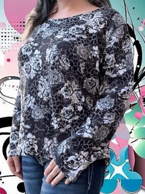 vtg y2k floral/cheetah print long sleeve - white stag, fits like lg